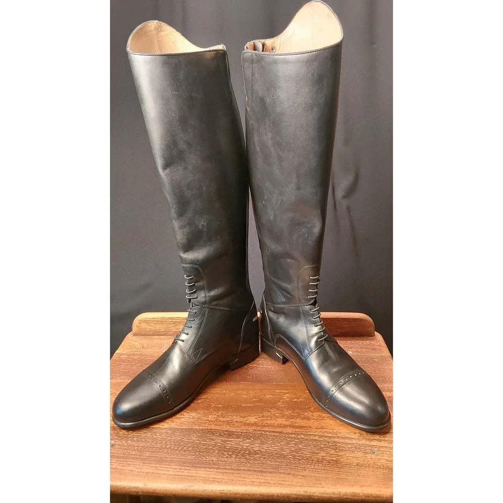 Ariat tall field